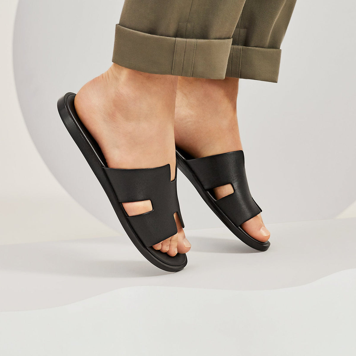 Hermès Izmir sandal 'Noir'