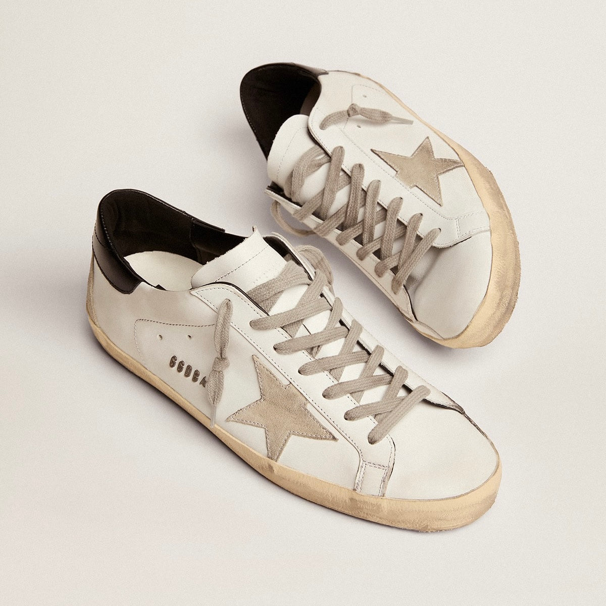 Golden Goose Super-Star with black heel tab and metal stud lettering(Unisex)