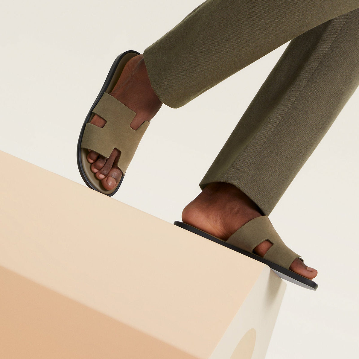 Hermès Izmir sandal 'Vert Toundra'
