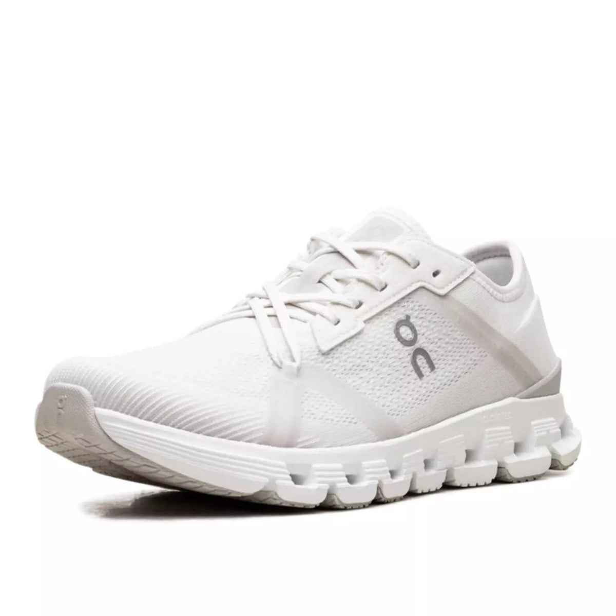 On Running Cloud X 4 AD White Wolf