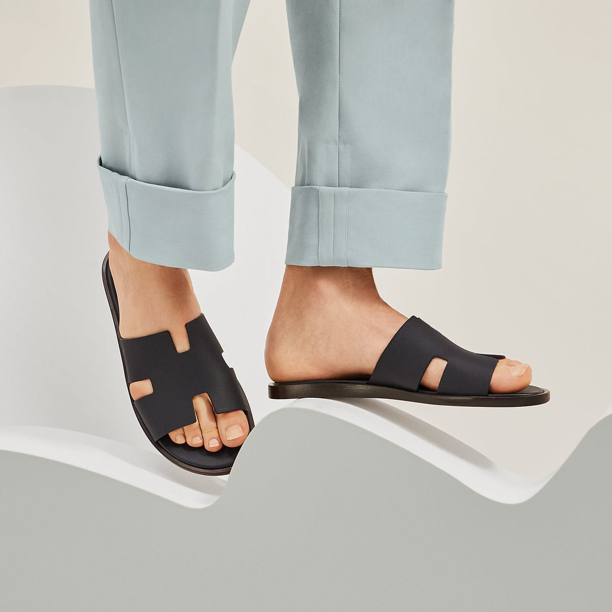Hermès Izmir sandal 'Marine'